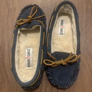 Minnetonka women’s slippers- so soft and only worn a couple times!